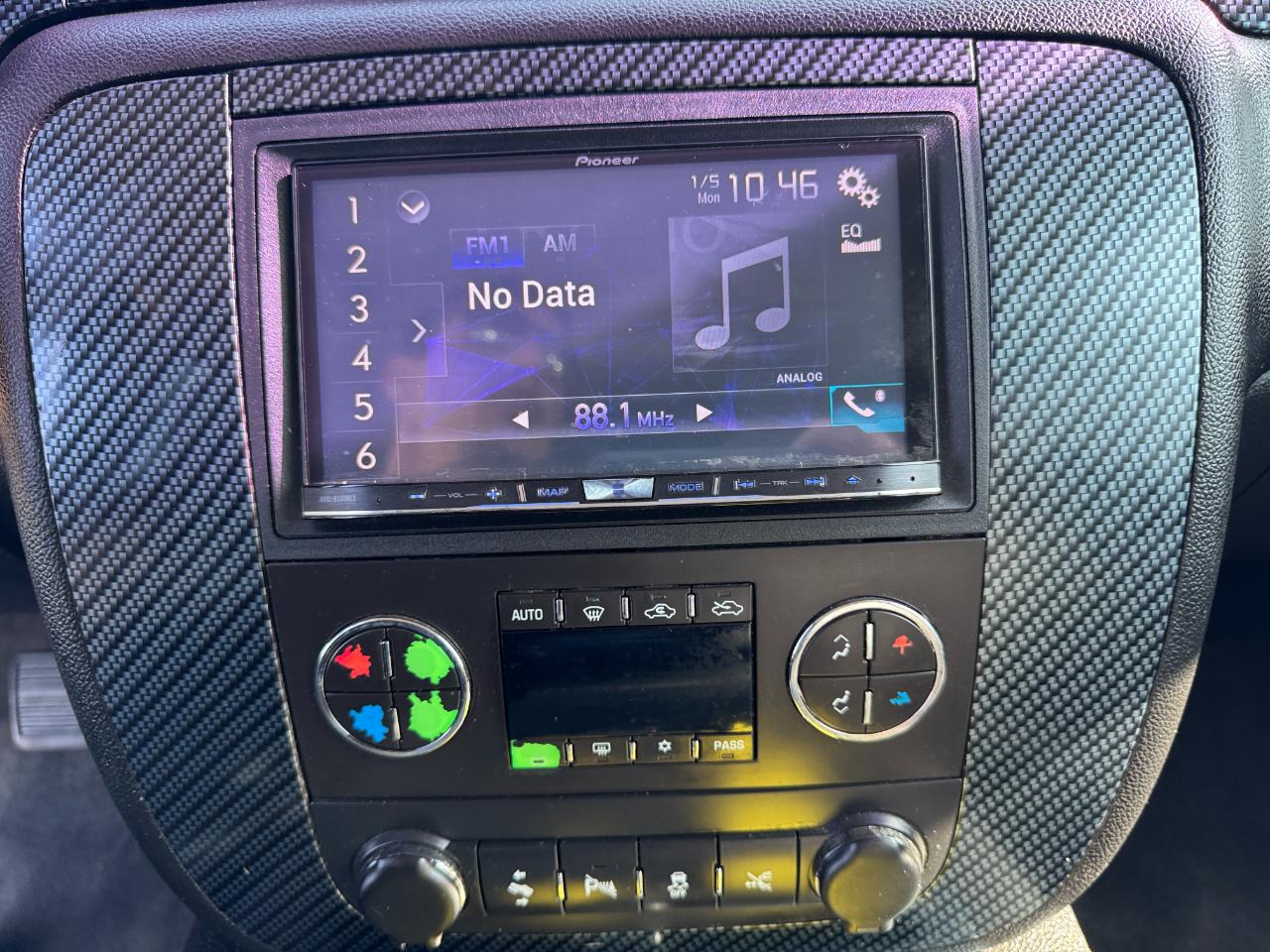 Chevrolet Avalanche 2WD Crew Cab LTZ 2013