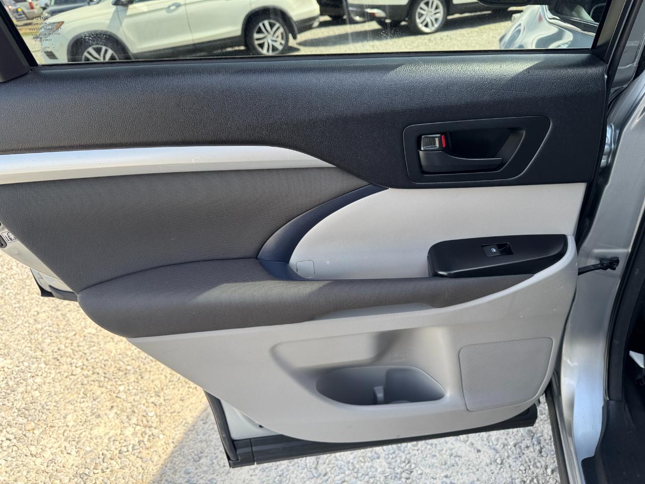 Toyota Highlander FWD 4dr I4 LE (Natl) 2015