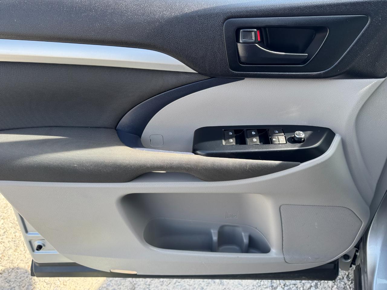 Toyota Highlander FWD 4dr I4 LE (Natl) 2015