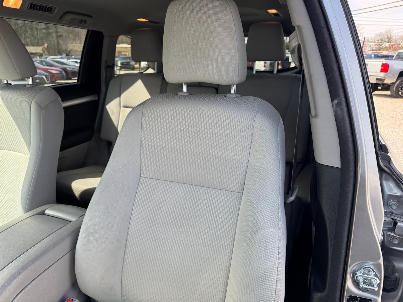 Toyota Highlander FWD 4dr I4 LE (Natl) 2015