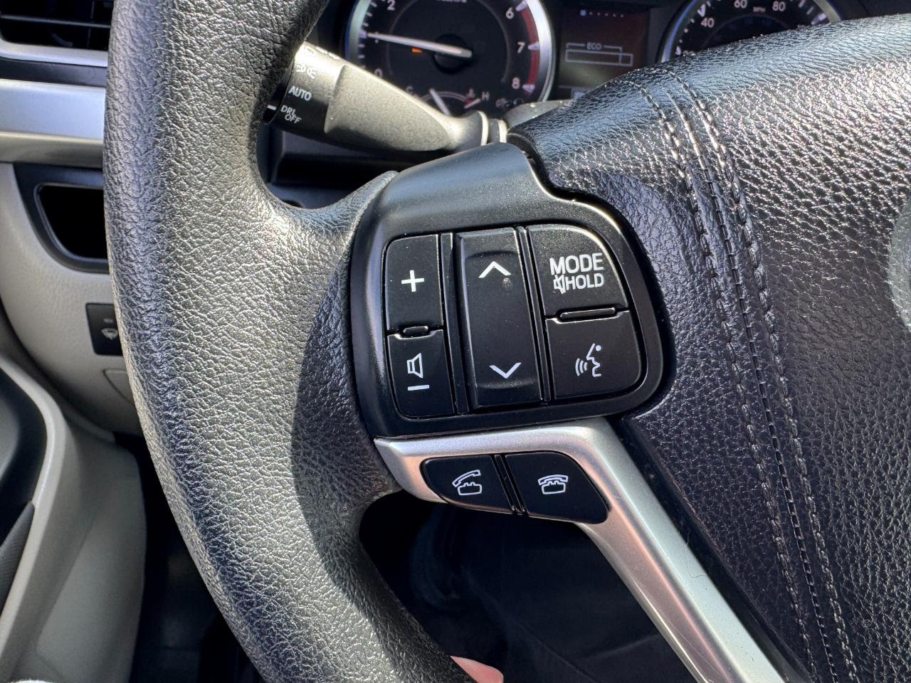 Toyota Highlander FWD 4dr I4 LE (Natl) 2015