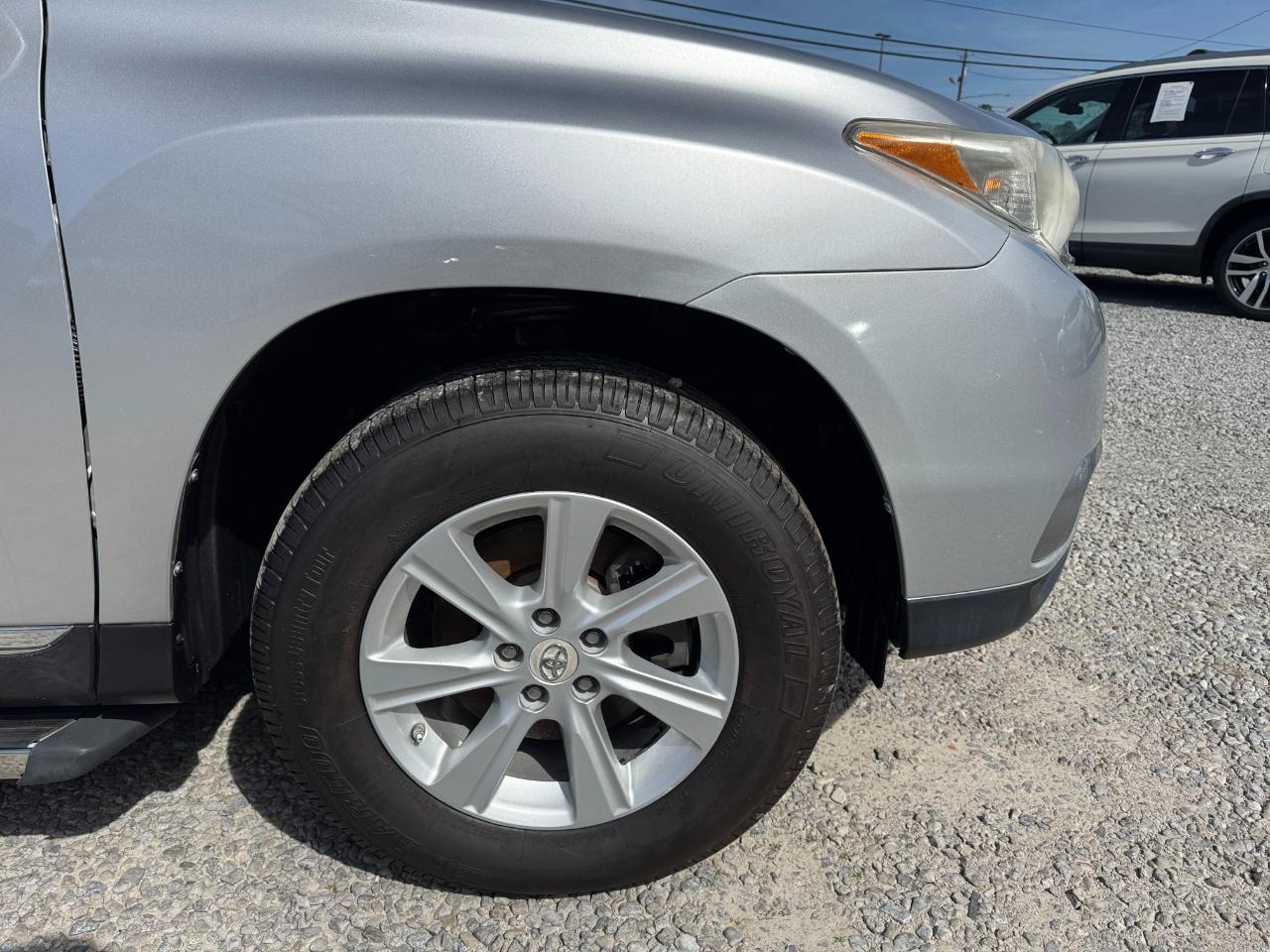 Toyota Highlander FWD 4dr V6 (Natl) 2012