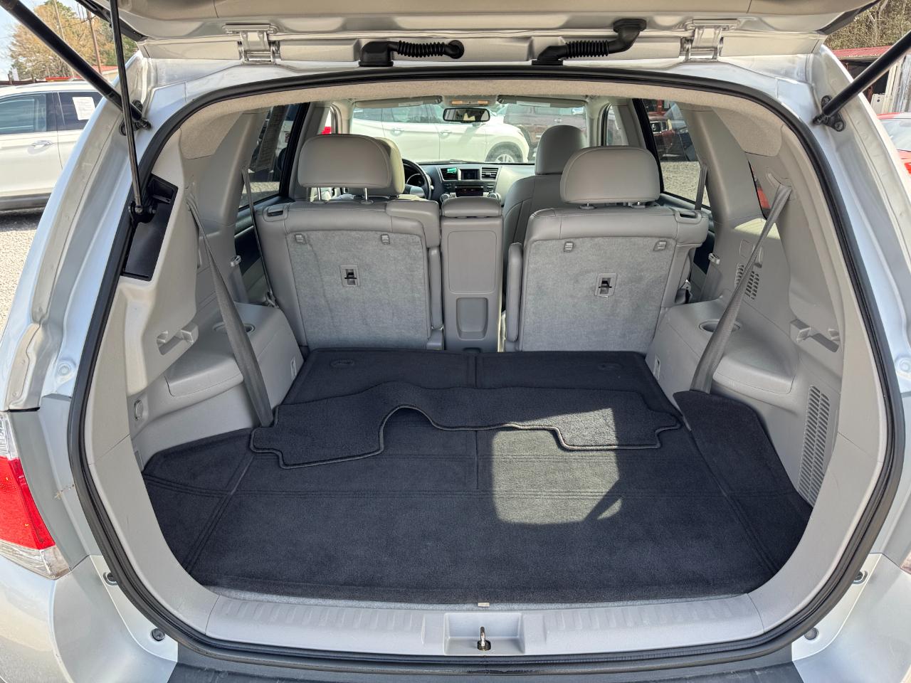 Toyota Highlander FWD 4dr V6 (Natl) 2012