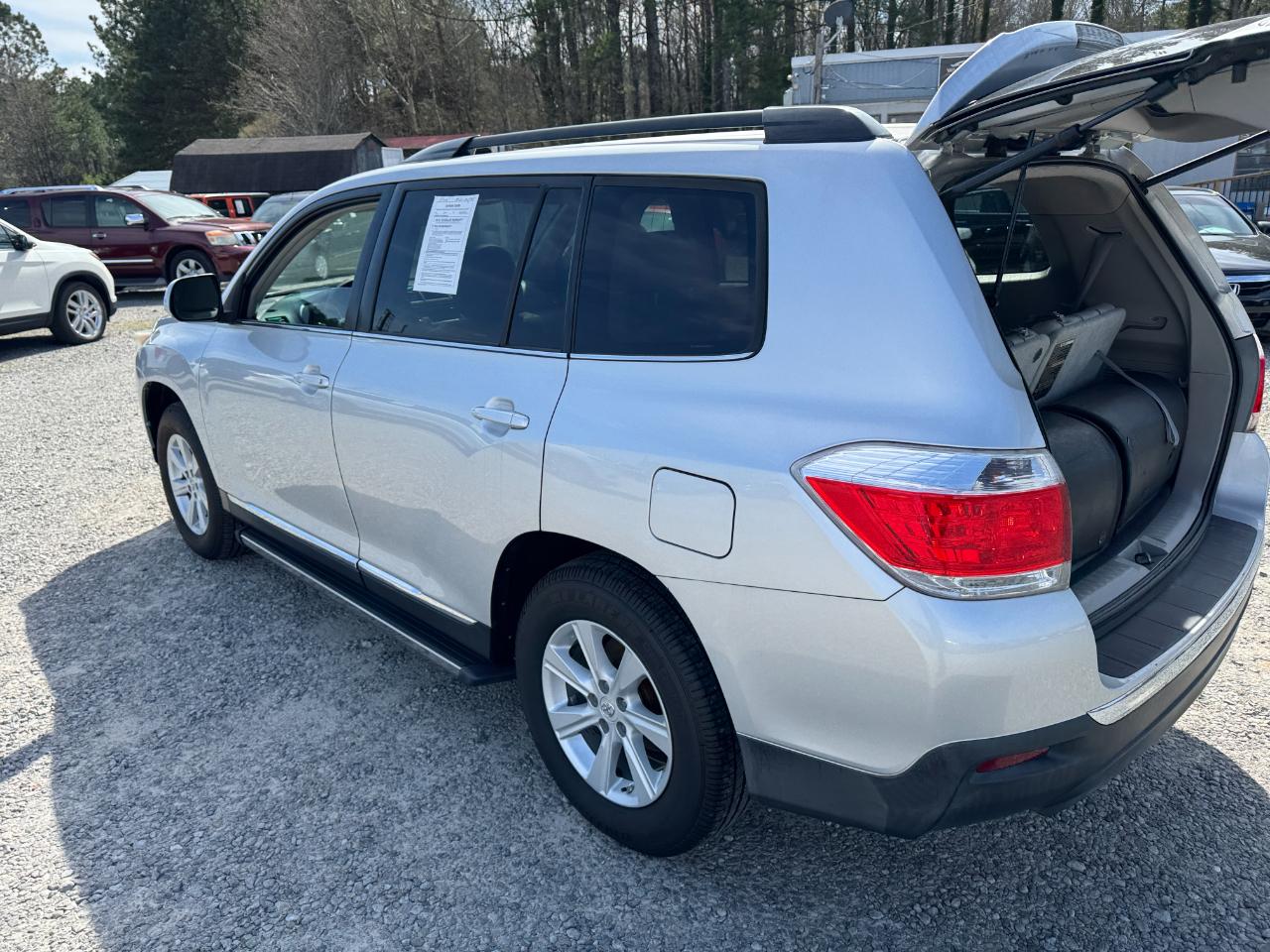 Toyota Highlander FWD 4dr V6 (Natl) 2012