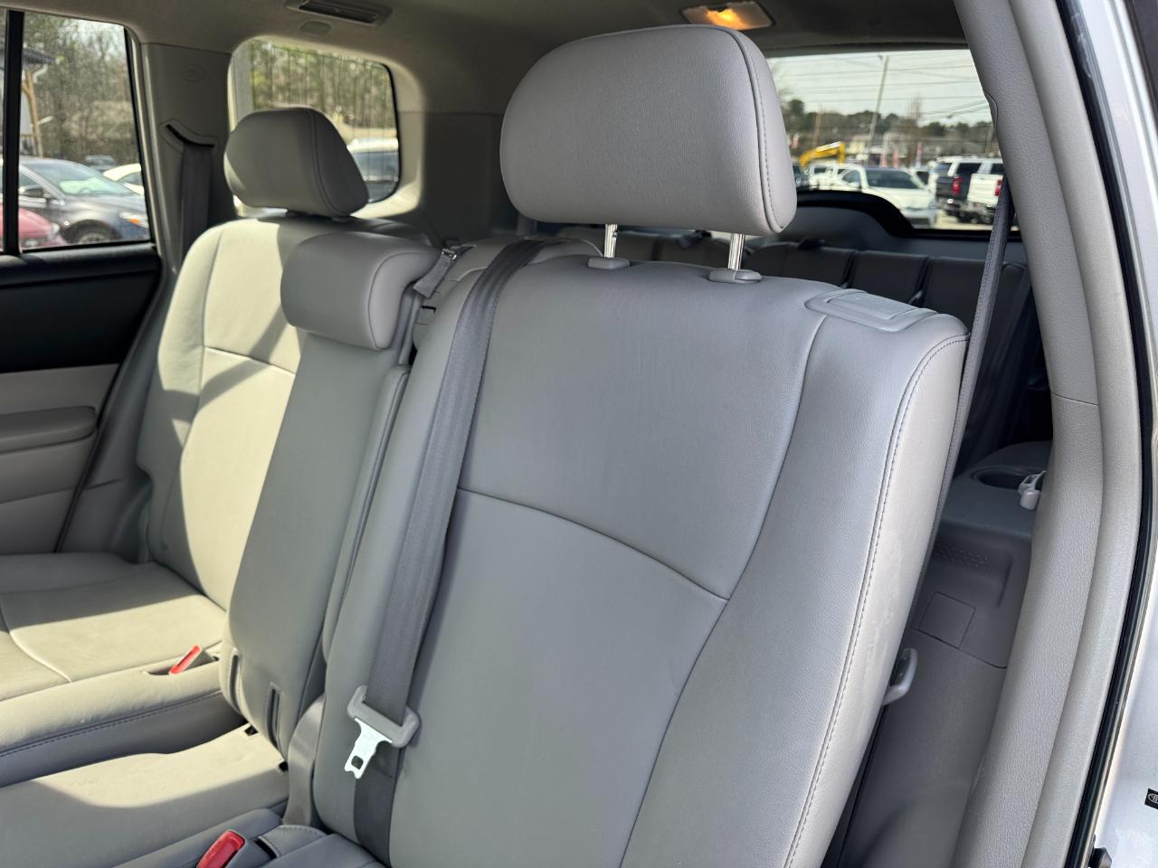 Toyota Highlander FWD 4dr V6 (Natl) 2012