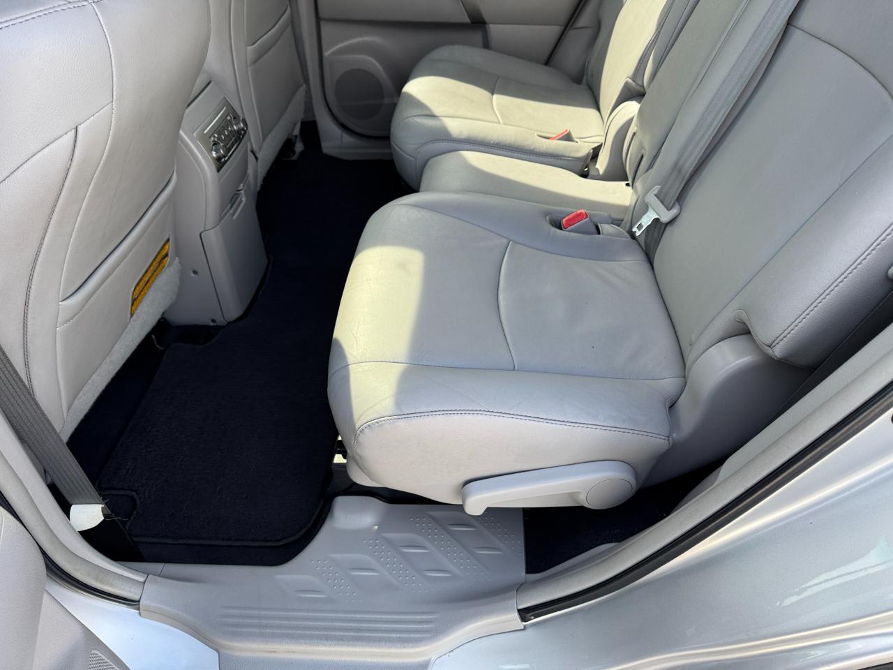 Toyota Highlander FWD 4dr V6 (Natl) 2012