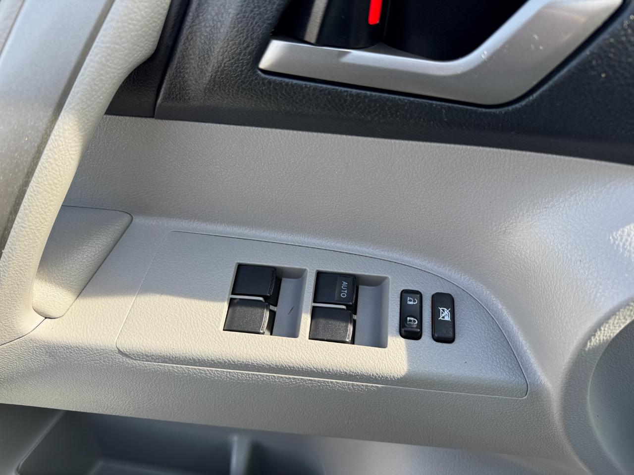 Toyota Highlander FWD 4dr V6 (Natl) 2012