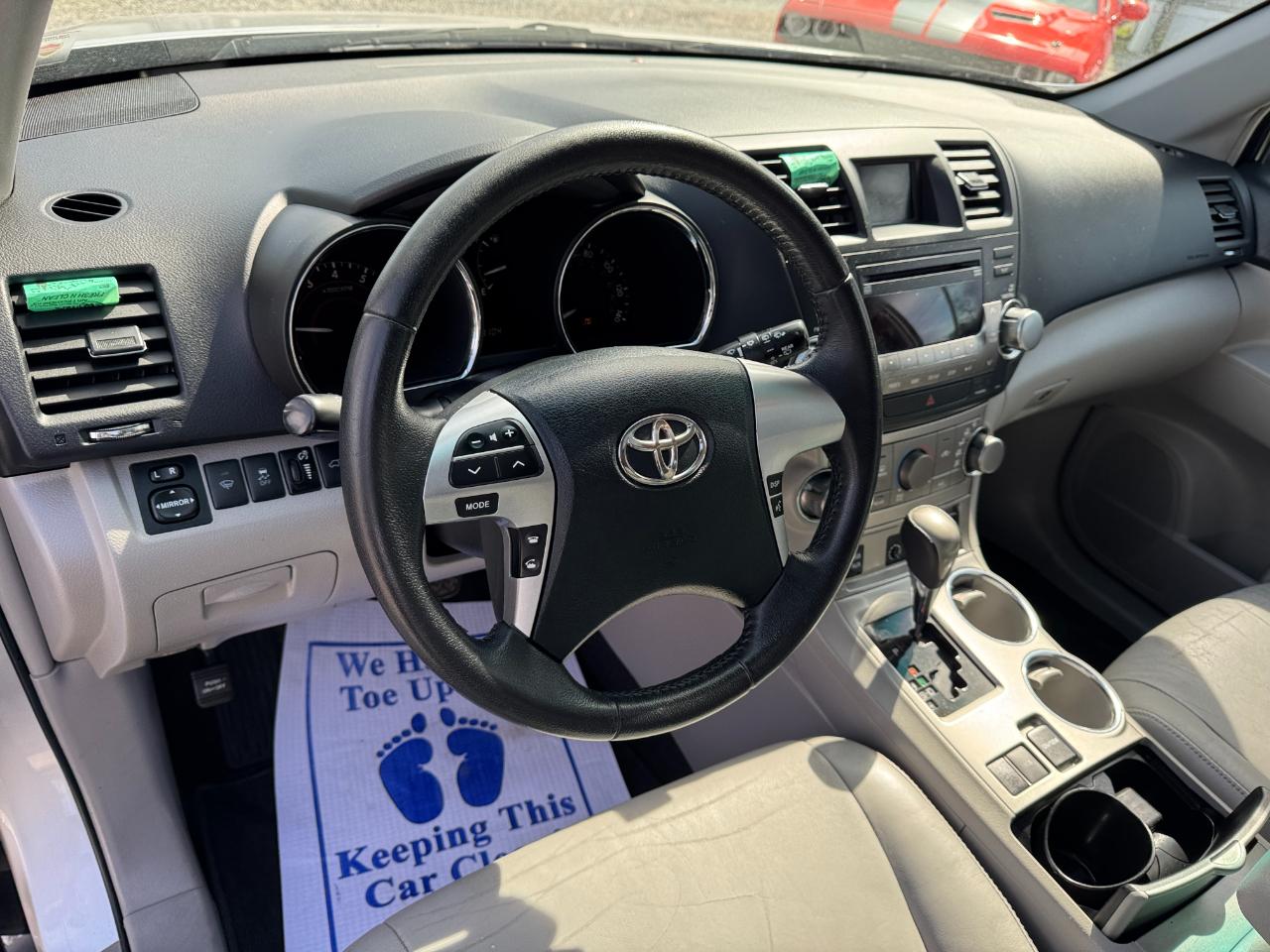 Toyota Highlander FWD 4dr V6 (Natl) 2012