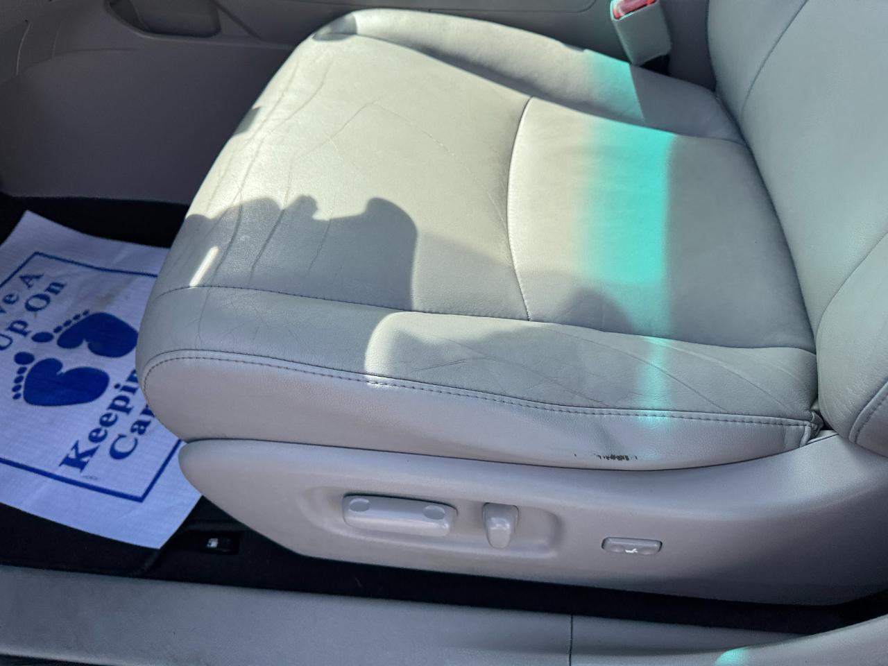 Toyota Highlander FWD 4dr V6 (Natl) 2012