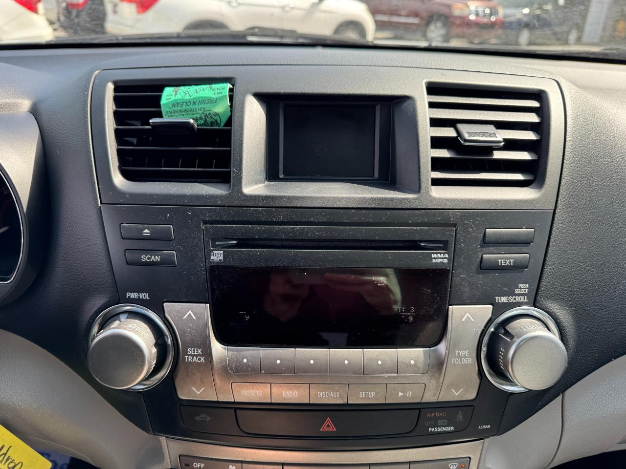 Toyota Highlander FWD 4dr V6 (Natl) 2012