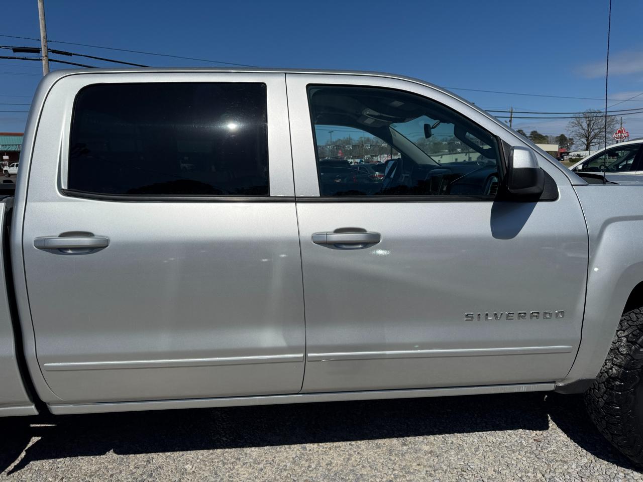 Chevrolet Silverado 1500 4WD Crew Cab 143.5" LT w/2LT 2015