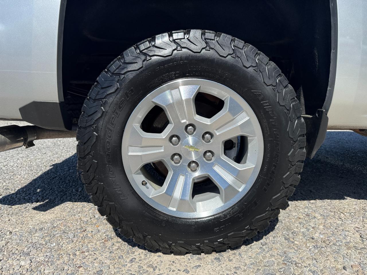 Chevrolet Silverado 1500 4WD Crew Cab 143.5" LT w/2LT 2015