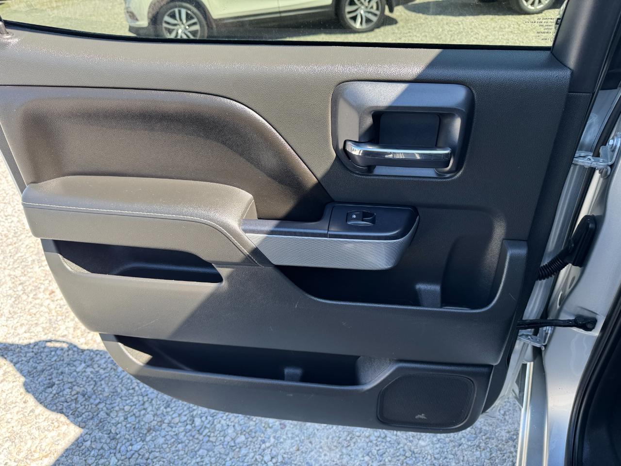 Chevrolet Silverado 1500 4WD Crew Cab 143.5" LT w/2LT 2015