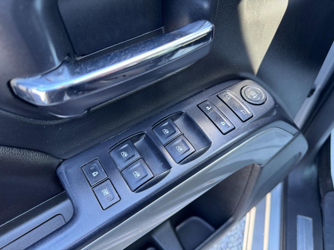 Chevrolet Silverado 1500 4WD Crew Cab 143.5" LT w/2LT 2015