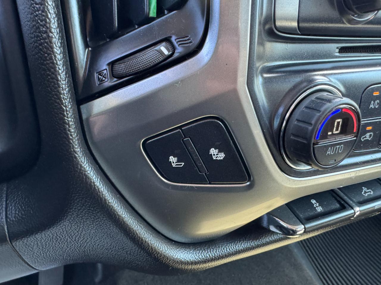 Chevrolet Silverado 1500 4WD Crew Cab 143.5" LT w/2LT 2015