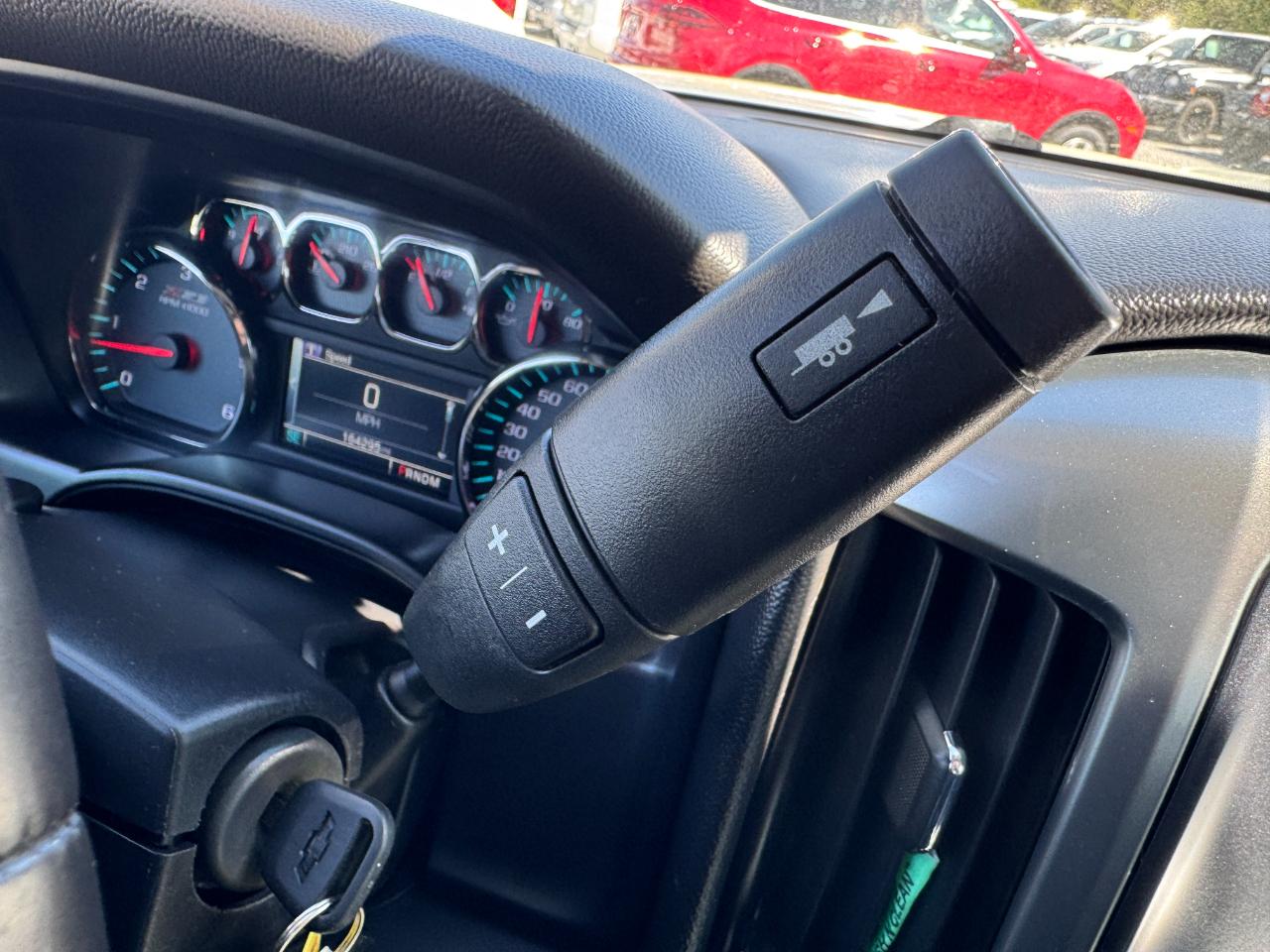 Chevrolet Silverado 1500 4WD Crew Cab 143.5" LT w/2LT 2015