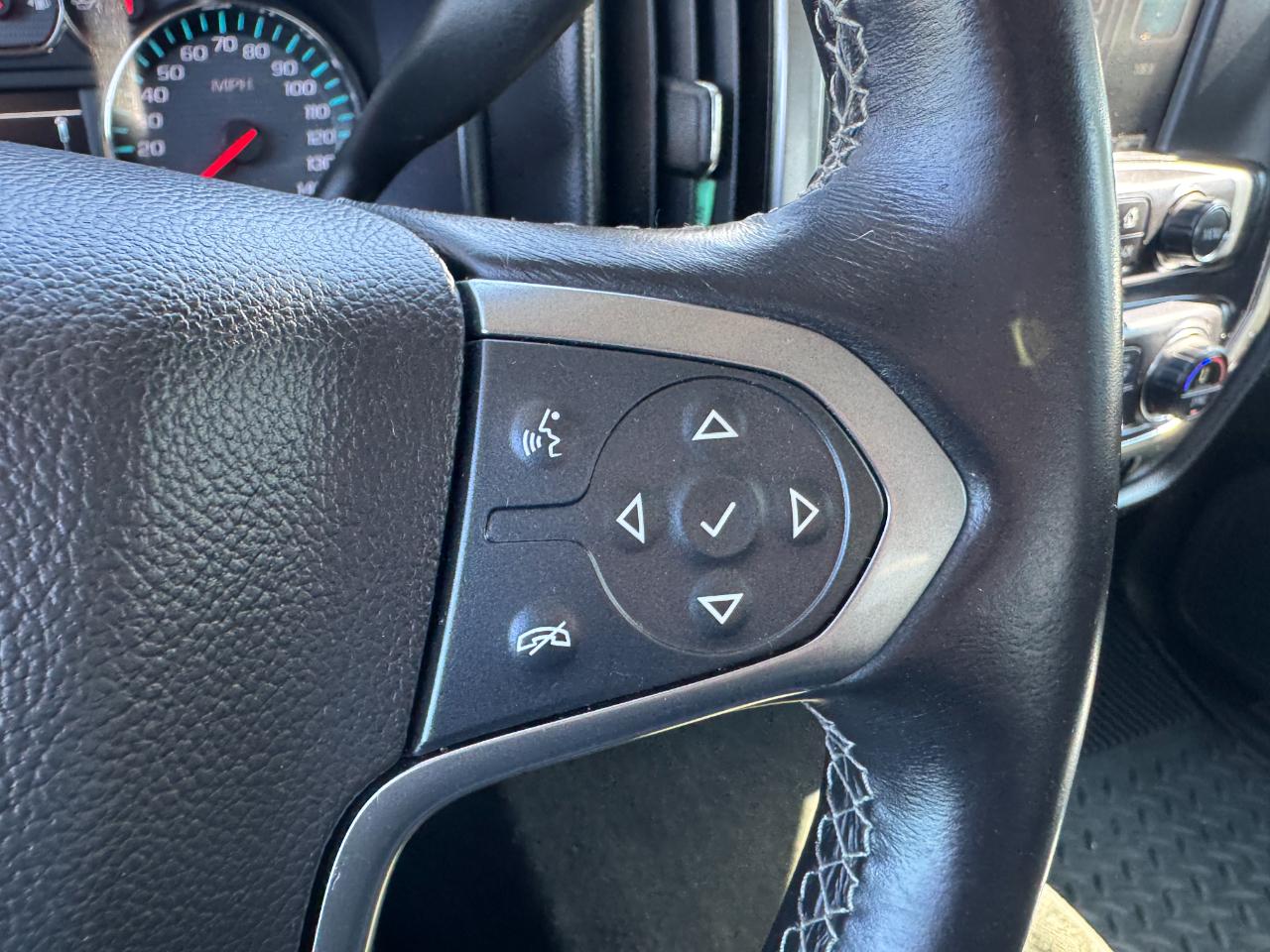 Chevrolet Silverado 1500 4WD Crew Cab 143.5" LT w/2LT 2015