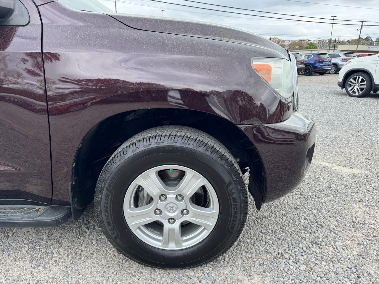 Toyota Sequoia 4WD 5.7L SR5 (Natl) 2016