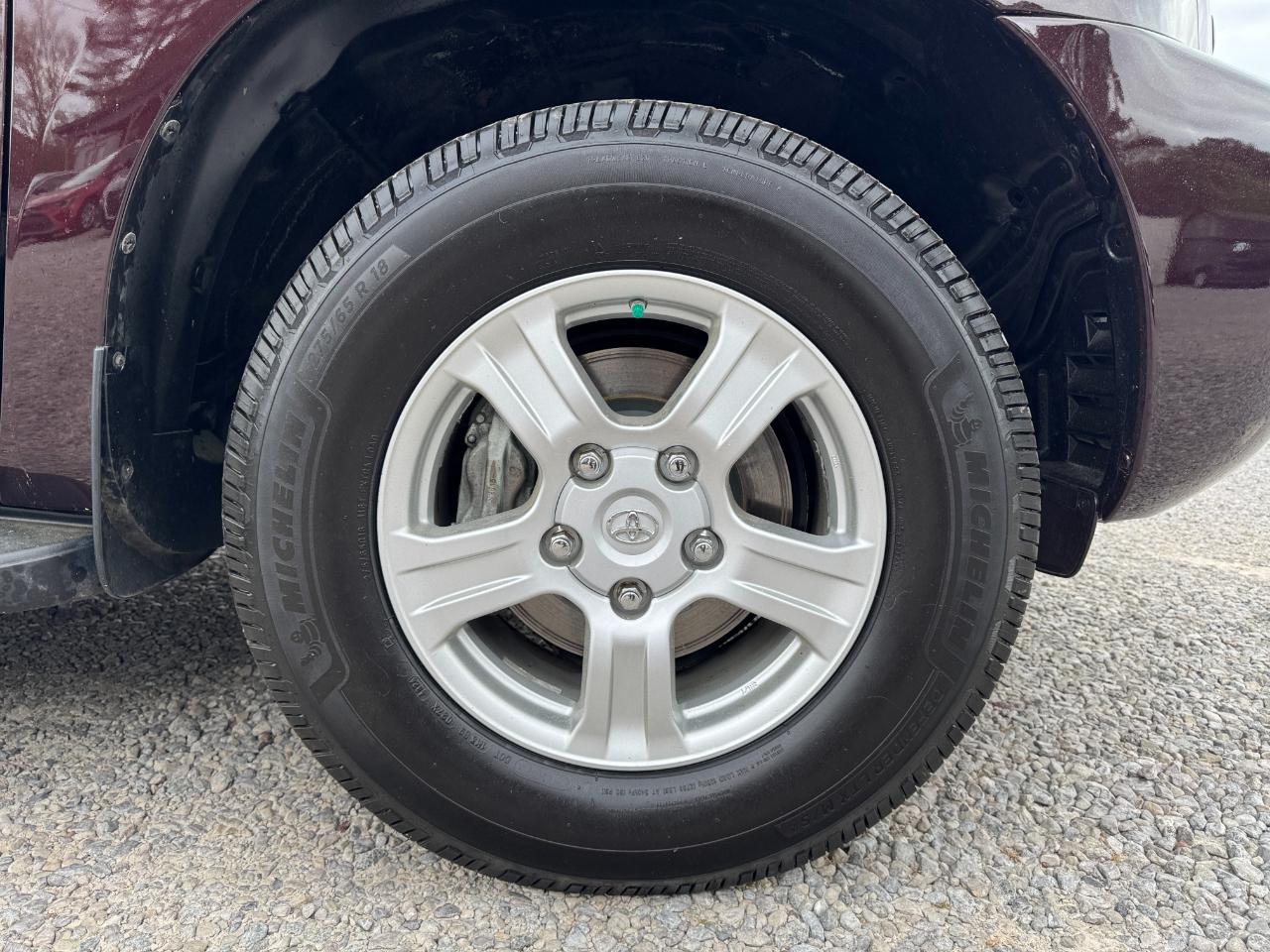 Toyota Sequoia 4WD 5.7L SR5 (Natl) 2016