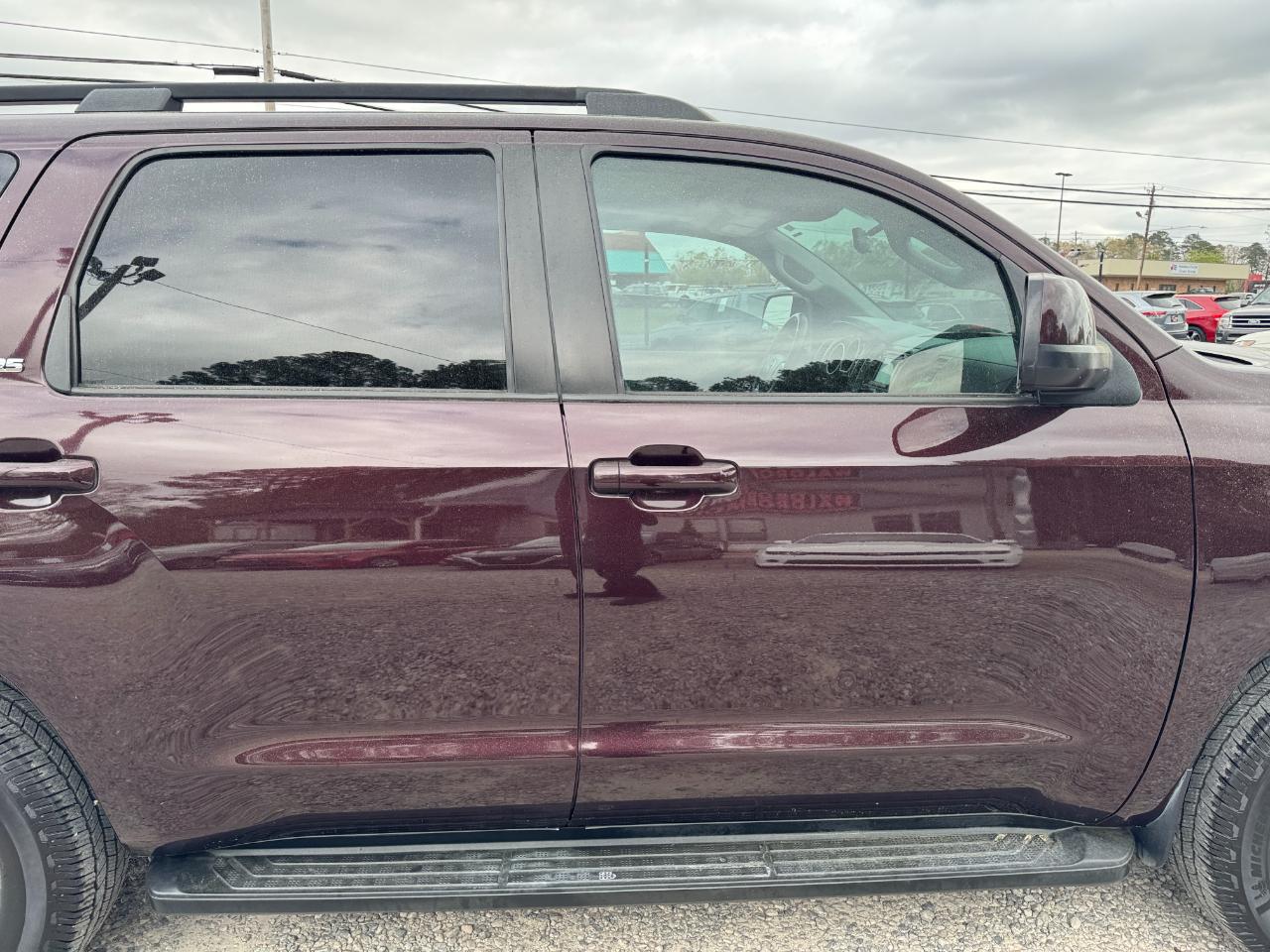 Toyota Sequoia 4WD 5.7L SR5 (Natl) 2016