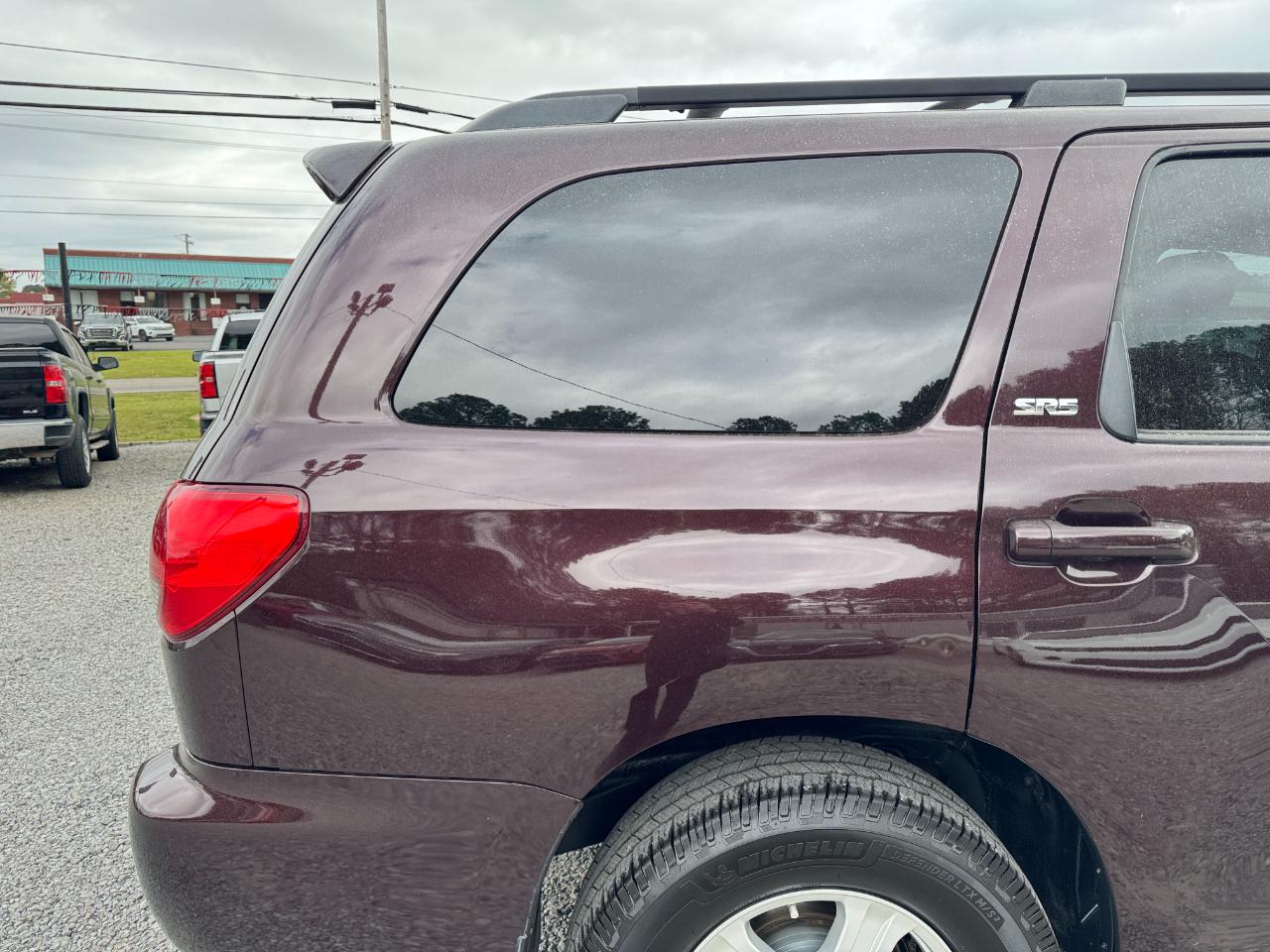 Toyota Sequoia 4WD 5.7L SR5 (Natl) 2016