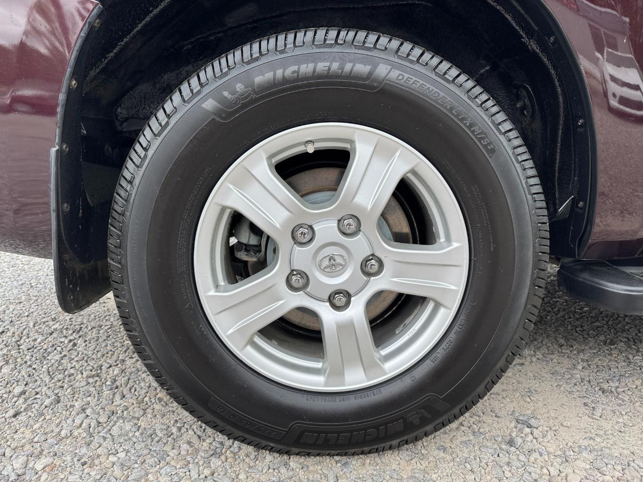 Toyota Sequoia 4WD 5.7L SR5 (Natl) 2016