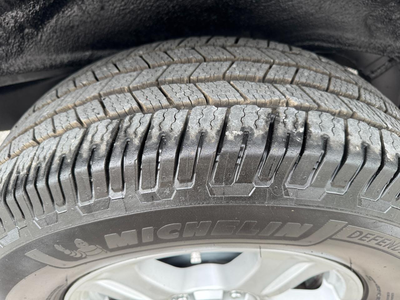 Toyota Sequoia 4WD 5.7L SR5 (Natl) 2016