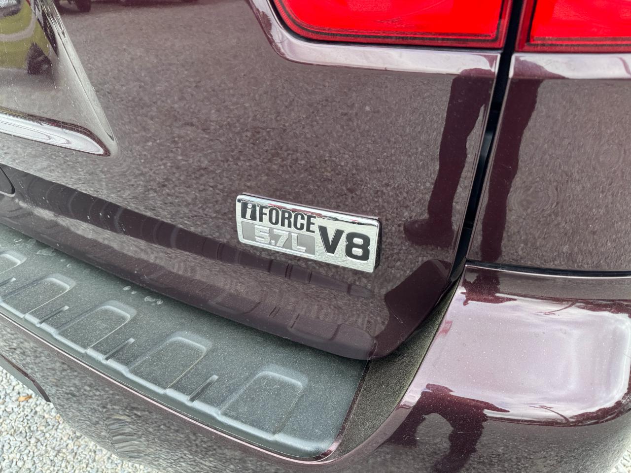 Toyota Sequoia 4WD 5.7L SR5 (Natl) 2016