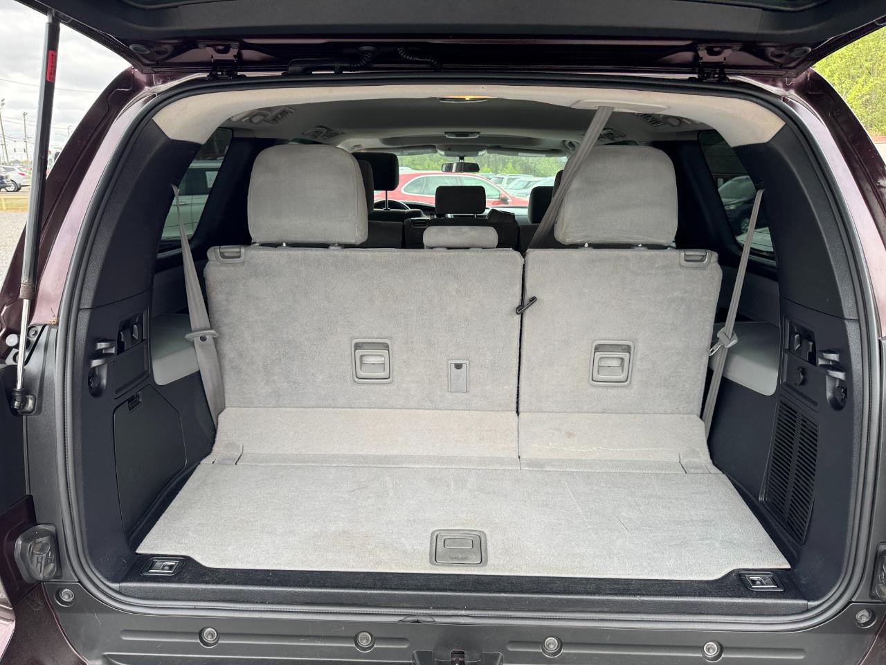 Toyota Sequoia 4WD 5.7L SR5 (Natl) 2016