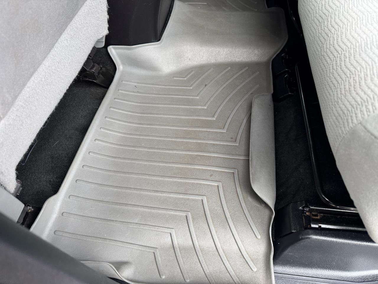 Toyota Sequoia 4WD 5.7L SR5 (Natl) 2016