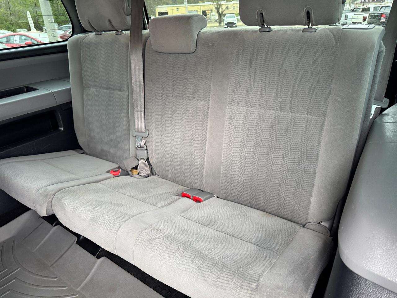 Toyota Sequoia 4WD 5.7L SR5 (Natl) 2016