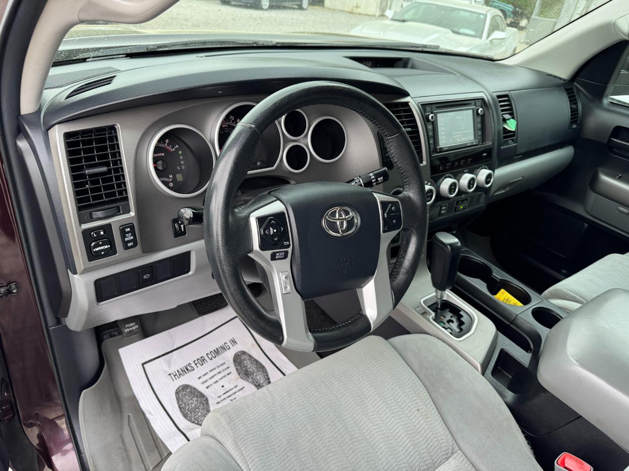 Toyota Sequoia 4WD 5.7L SR5 (Natl) 2016