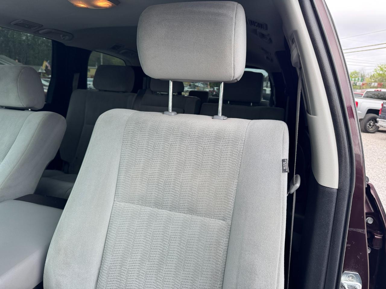 Toyota Sequoia 4WD 5.7L SR5 (Natl) 2016