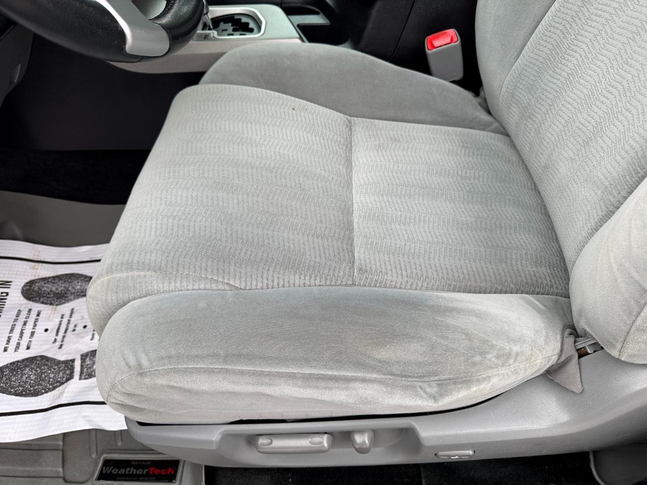 Toyota Sequoia 4WD 5.7L SR5 (Natl) 2016