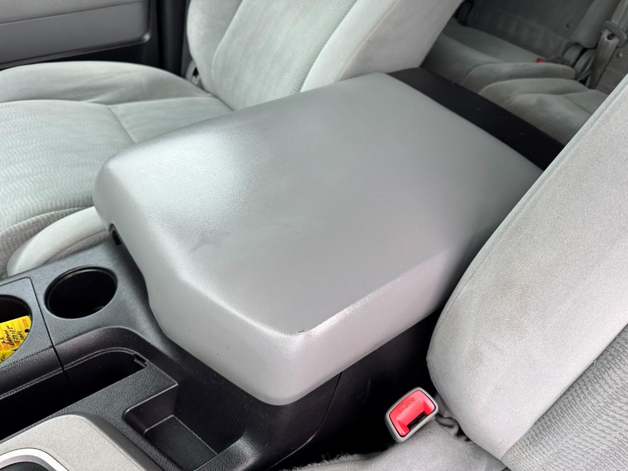 Toyota Sequoia 4WD 5.7L SR5 (Natl) 2016