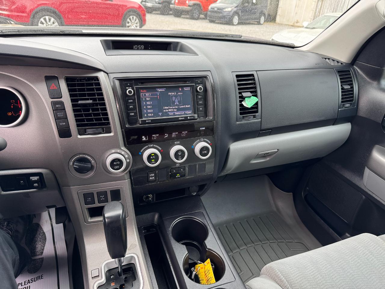 Toyota Sequoia 4WD 5.7L SR5 (Natl) 2016