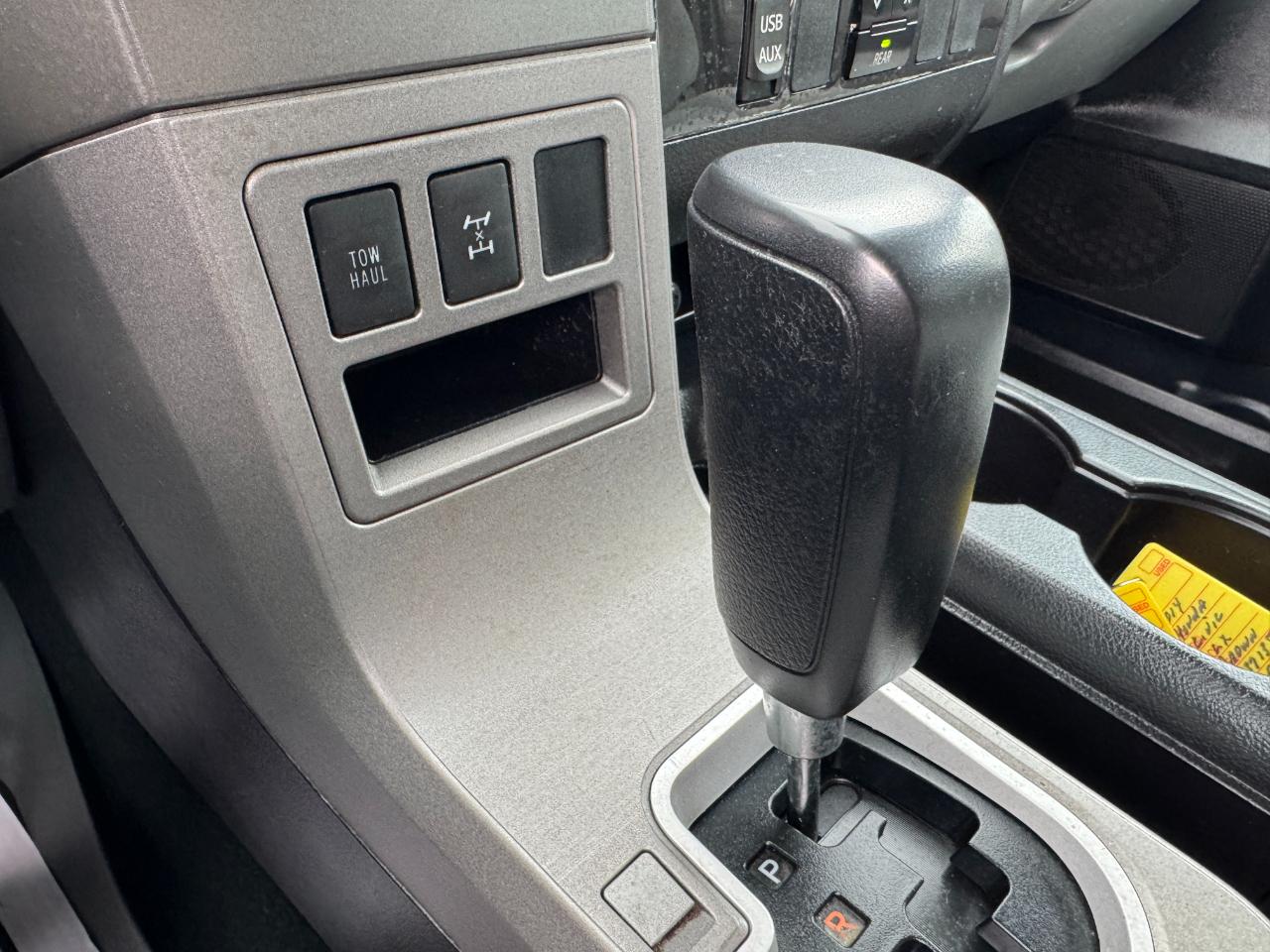 Toyota Sequoia 4WD 5.7L SR5 (Natl) 2016