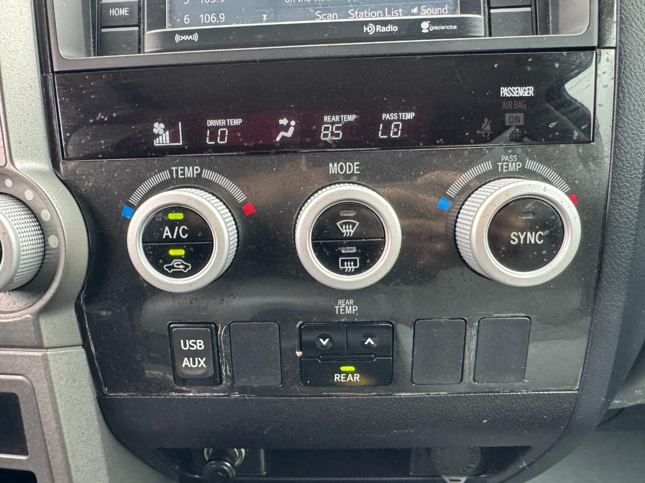 Toyota Sequoia 4WD 5.7L SR5 (Natl) 2016