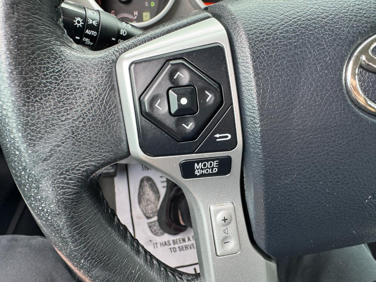 Toyota Sequoia 4WD 5.7L SR5 (Natl) 2016