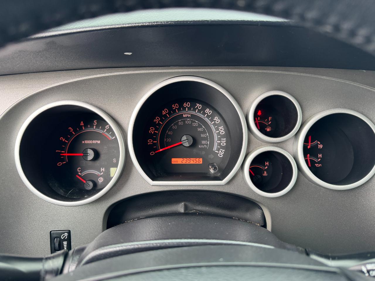 Toyota Sequoia 4WD 5.7L SR5 (Natl) 2016