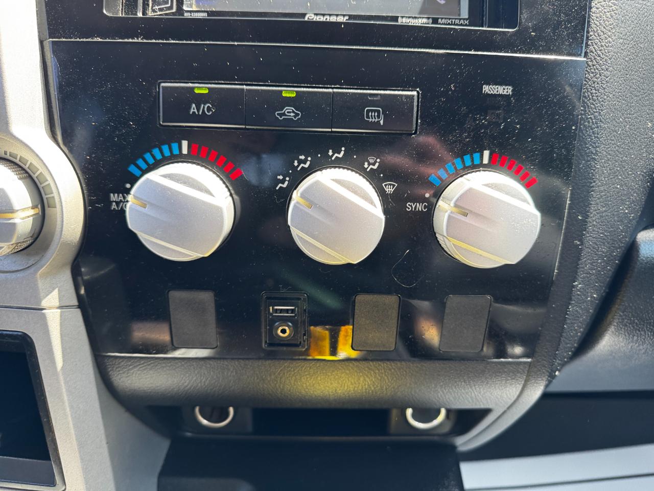 Toyota Tundra 2WD Double 145.7" 4.7L V8 SR5 (Natl 2007