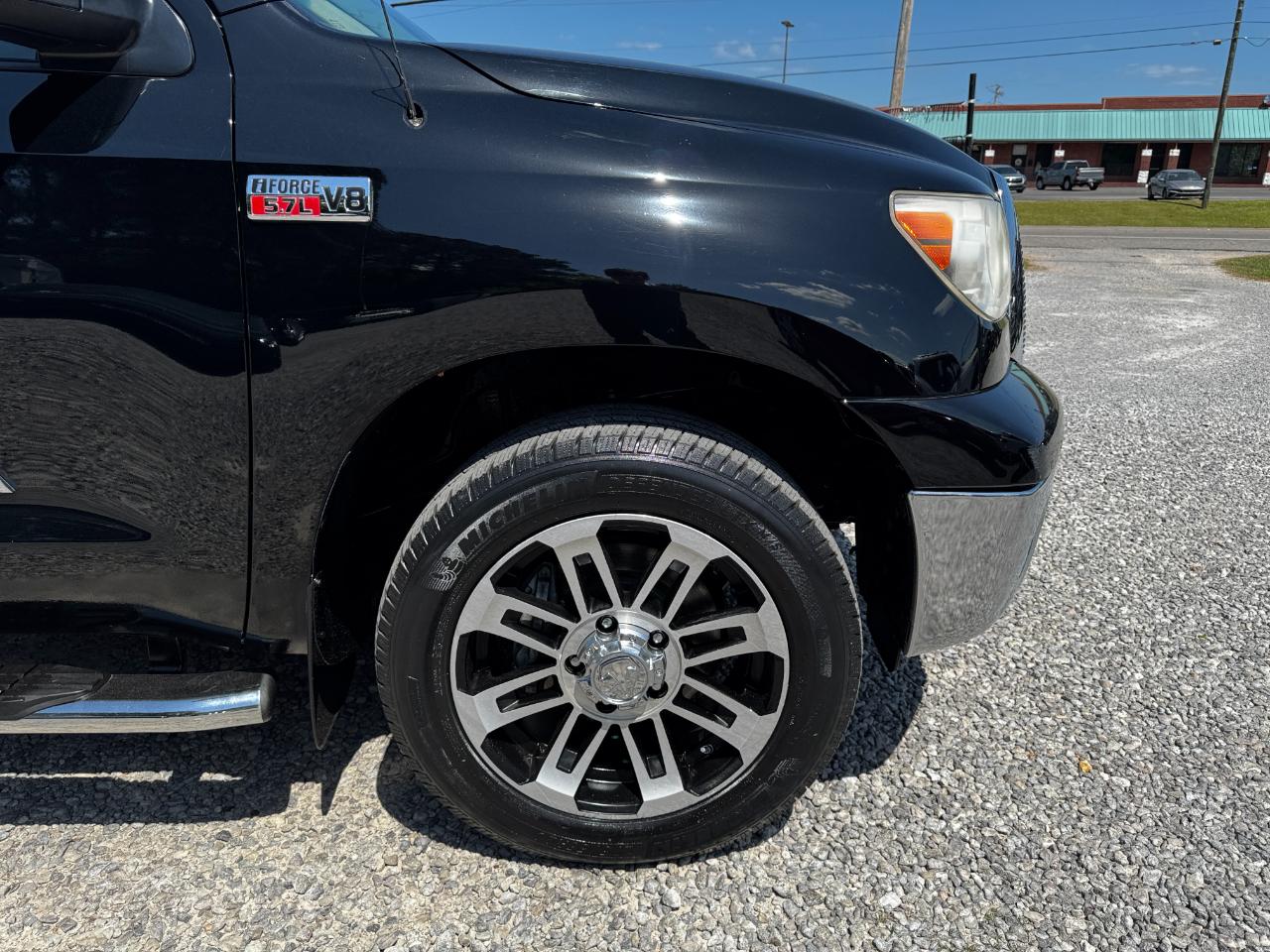 Toyota Tundra 4WD Truck CrewMax 5.7L FFV V8 6-Spd AT (Natl) 2013