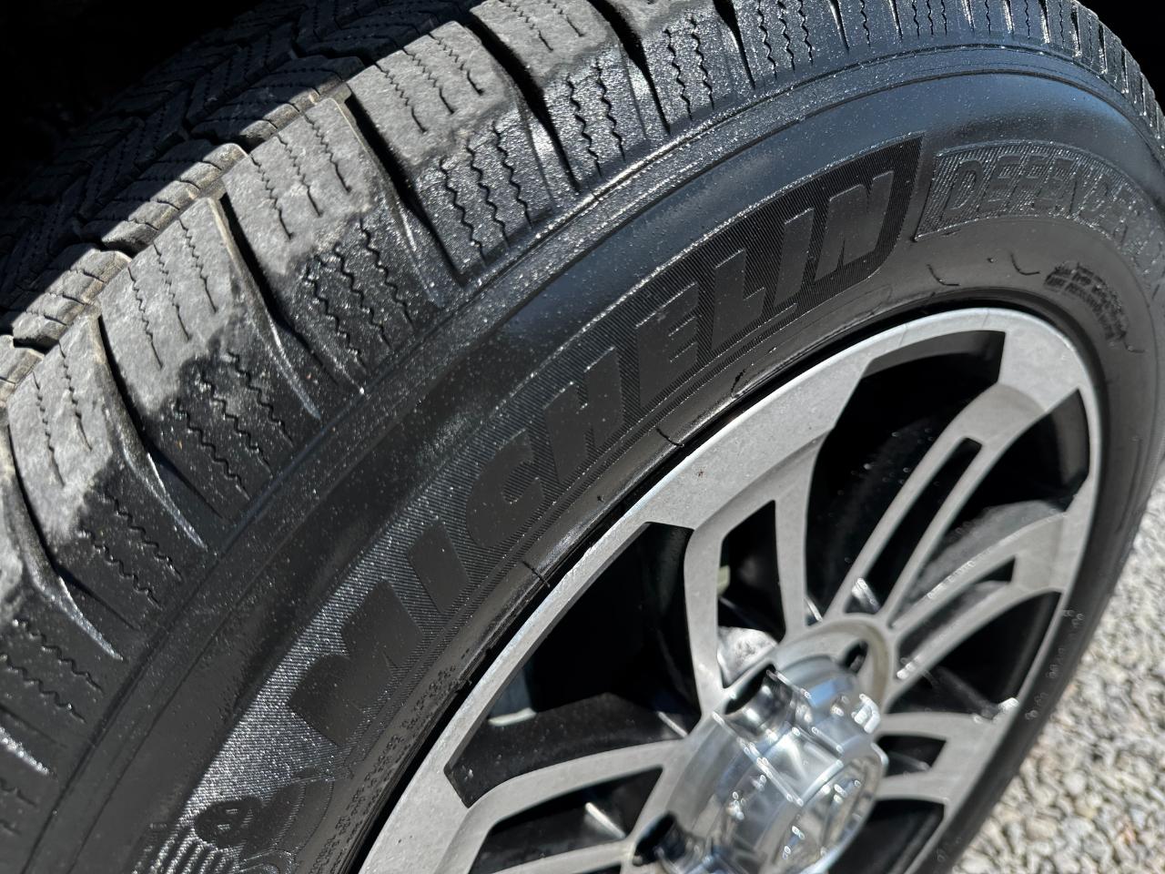 Toyota Tundra 4WD Truck CrewMax 5.7L FFV V8 6-Spd AT (Natl) 2013