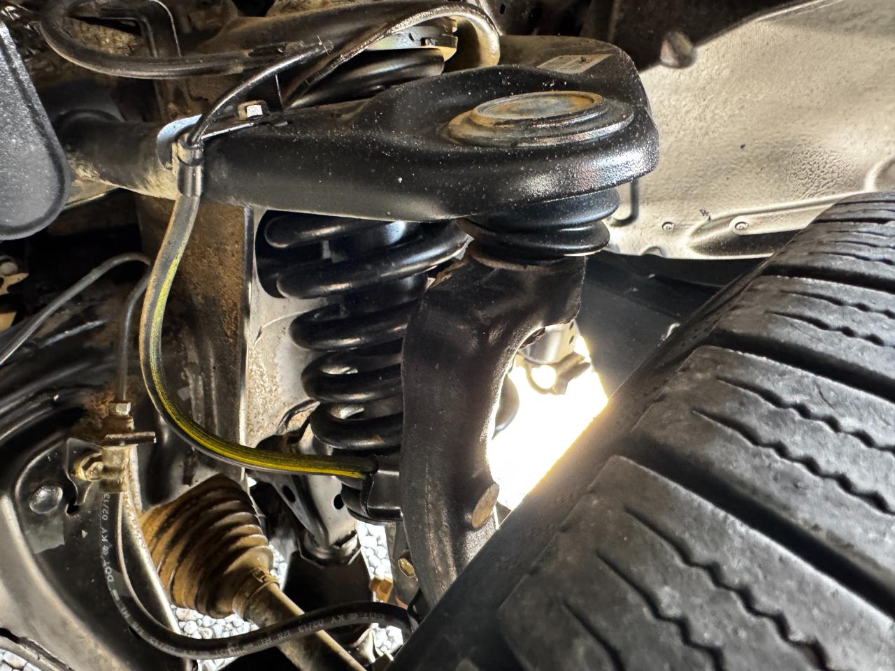 Toyota Tundra 4WD Truck CrewMax 5.7L FFV V8 6-Spd AT (Natl) 2013