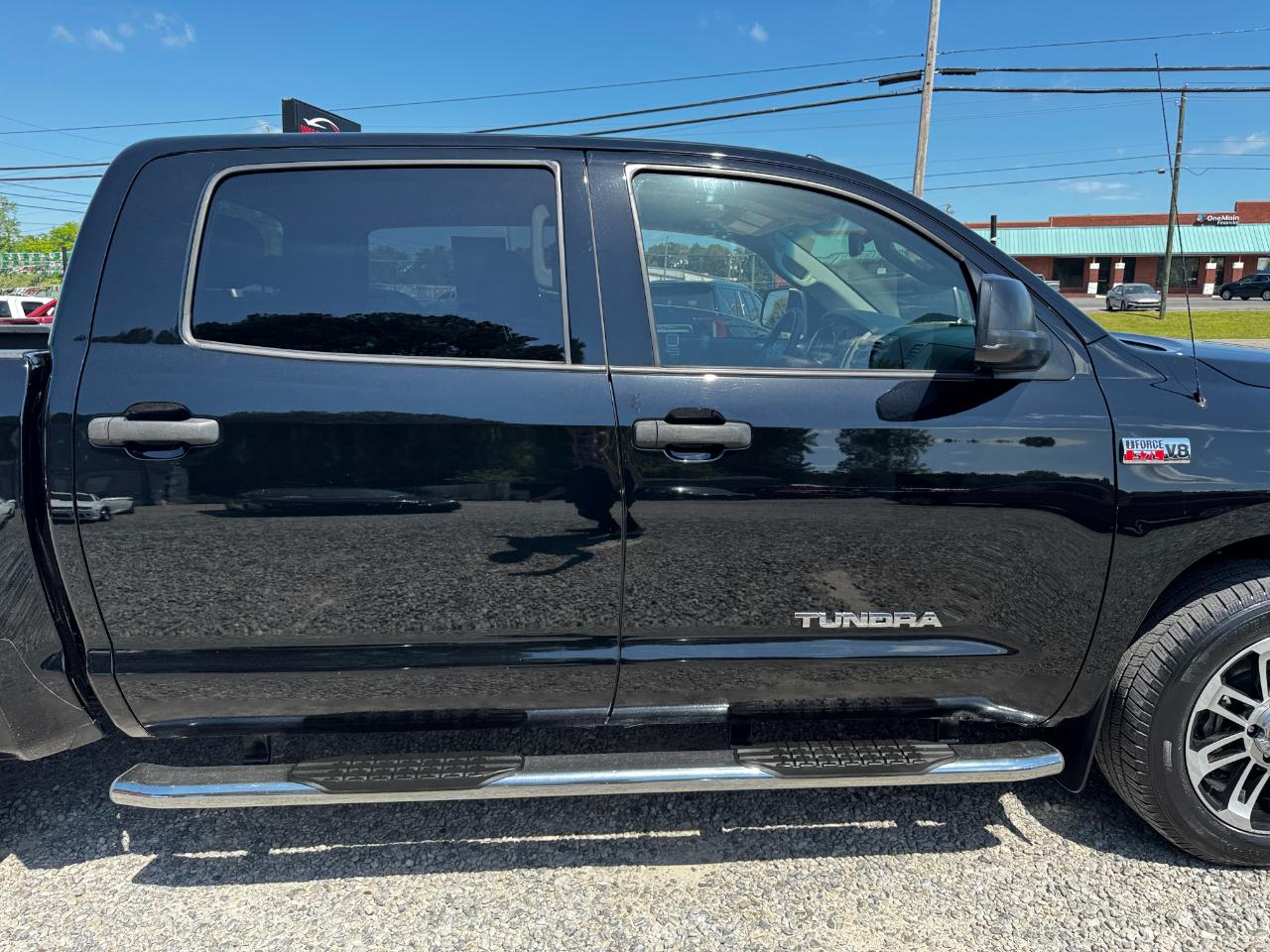 Toyota Tundra 4WD Truck CrewMax 5.7L FFV V8 6-Spd AT (Natl) 2013