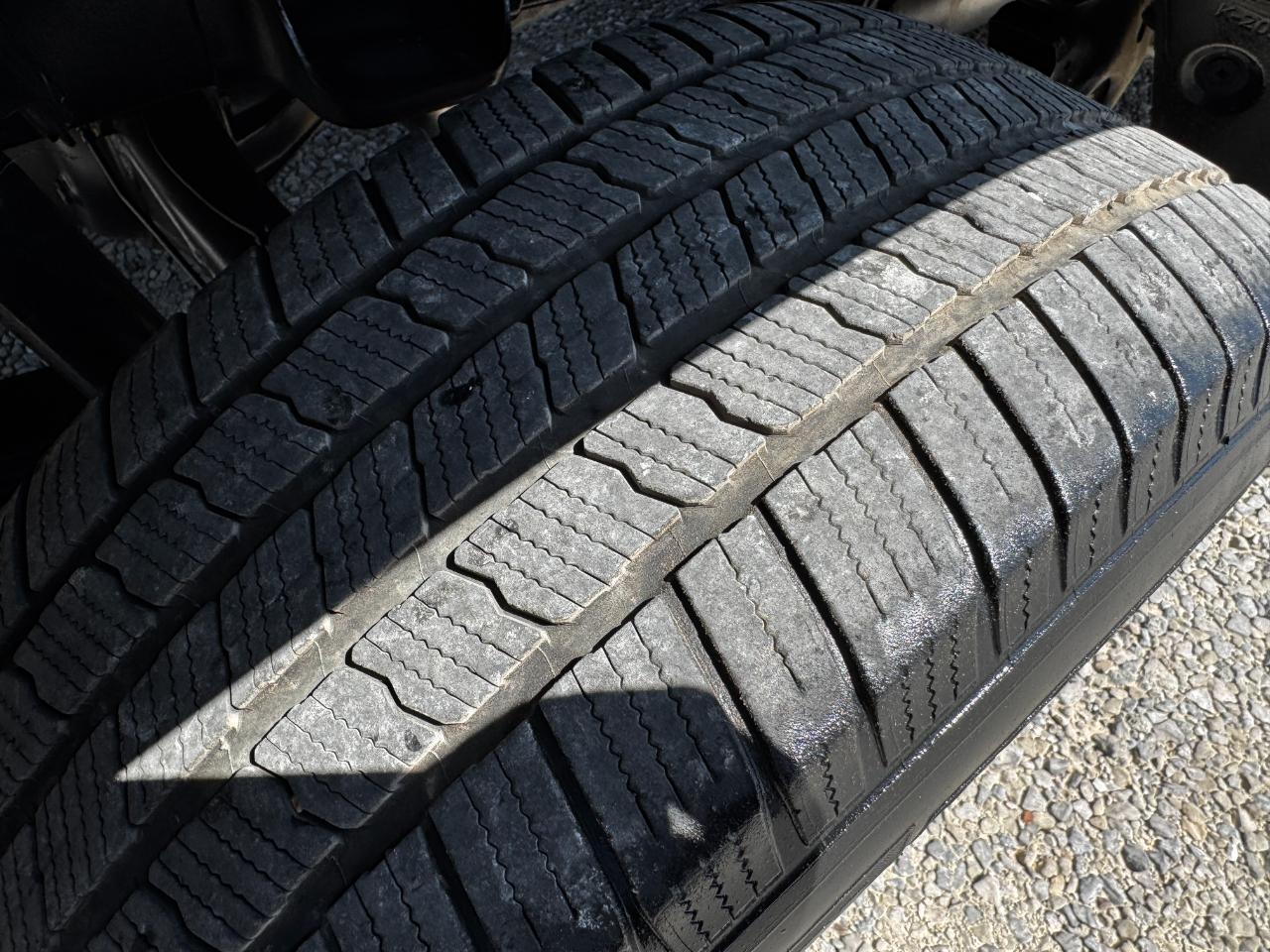 Toyota Tundra 4WD Truck CrewMax 5.7L FFV V8 6-Spd AT (Natl) 2013