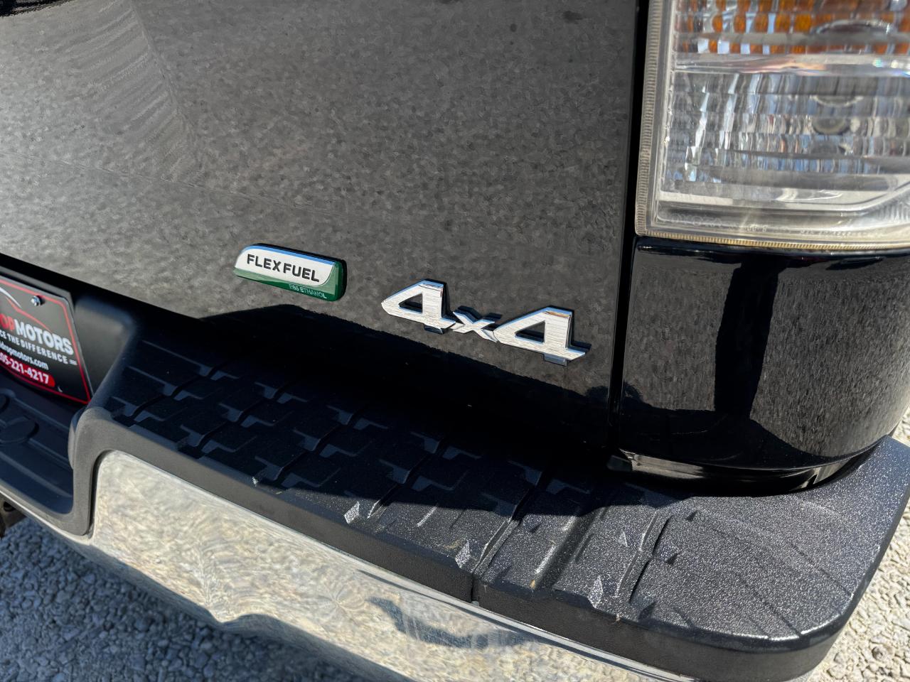 Toyota Tundra 4WD Truck CrewMax 5.7L FFV V8 6-Spd AT (Natl) 2013