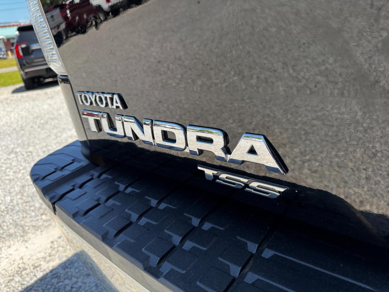 Toyota Tundra 4WD Truck CrewMax 5.7L FFV V8 6-Spd AT (Natl) 2013