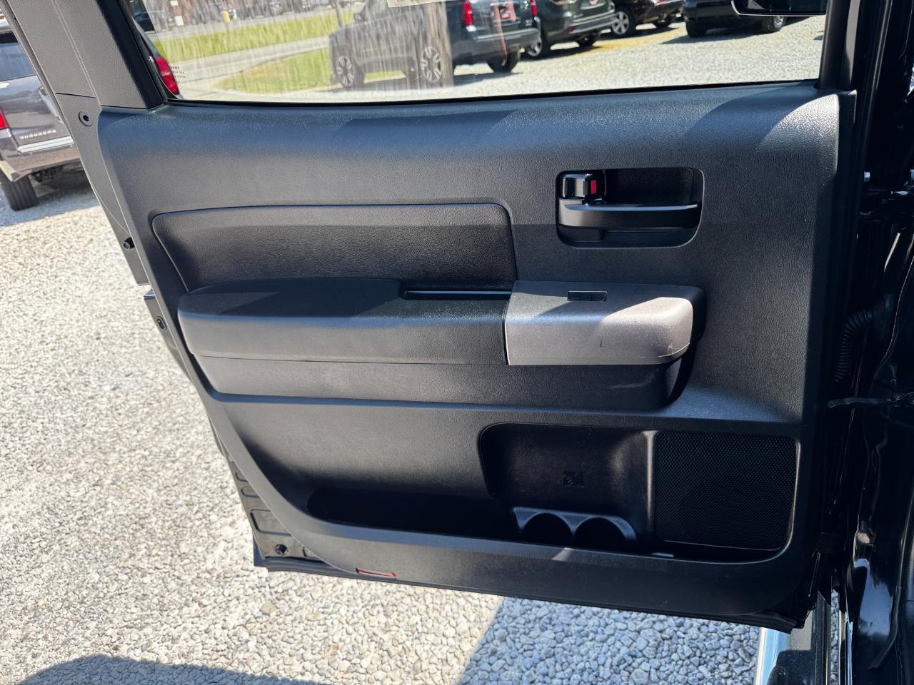 Toyota Tundra 4WD Truck CrewMax 5.7L FFV V8 6-Spd AT (Natl) 2013