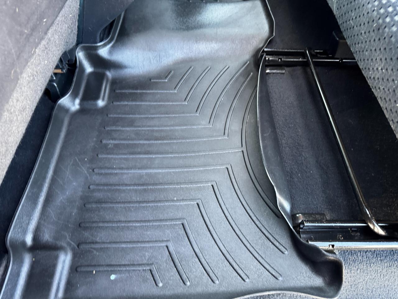 Toyota Tundra 4WD Truck CrewMax 5.7L FFV V8 6-Spd AT (Natl) 2013